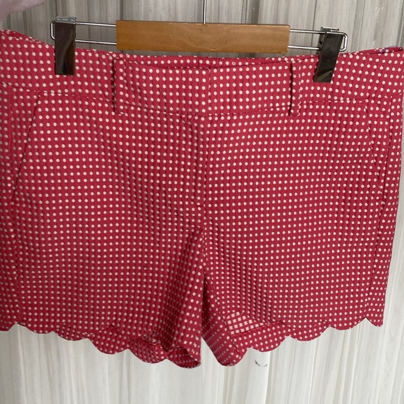 Ann Taylor Signature scallop edges white polka dots woman’s shorts Size 8 - Picture 5 of 16